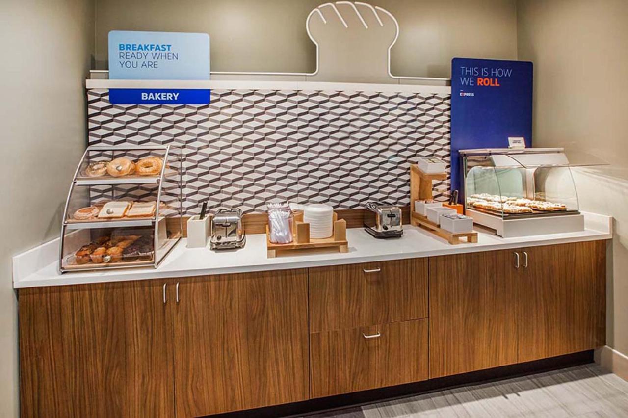 Holiday Inn Express East Peoria - Riverfront By Ihg Dış mekan fotoğraf